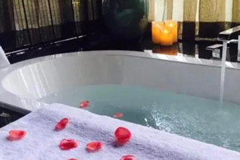 苏州吴中区水疗池中的失重冥想:当身体学会漂浮